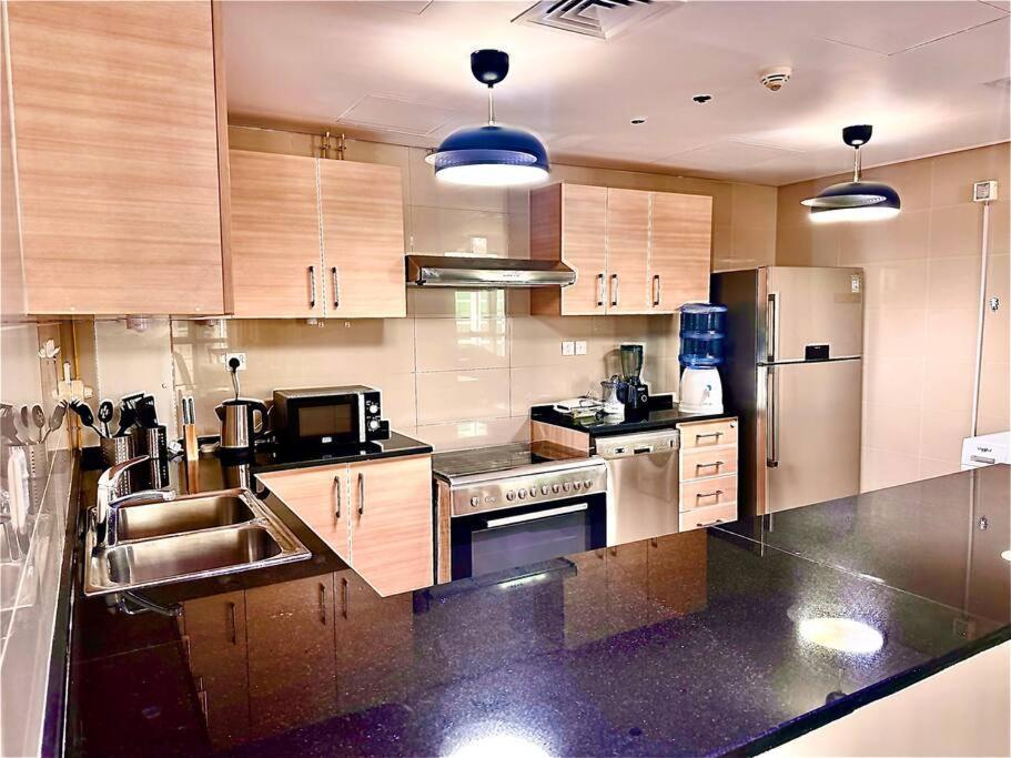 Sea View Cozy 2bhk Al Reem 6ppl - Than 10 Days Free Transportation From Airport- Apartment Abu Dhabi